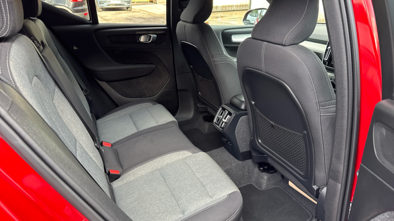 Volvo XC40 2.0 B4P Plus Dark 5dr Auto Petrol Estate